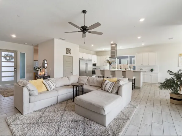 2407 W Andrew Ln, Hanford, CA 93230