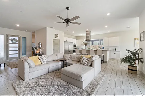 2407 W Andrew Ln Photo 1