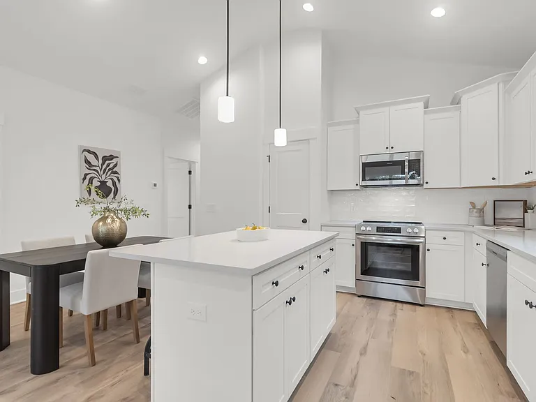 2304 Delano St — Photo 11