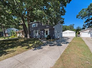 909 42nd St SW, Wyoming, MI 49509