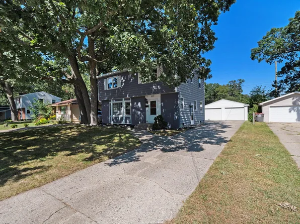 909 42nd St SW, Wyoming, MI 49509