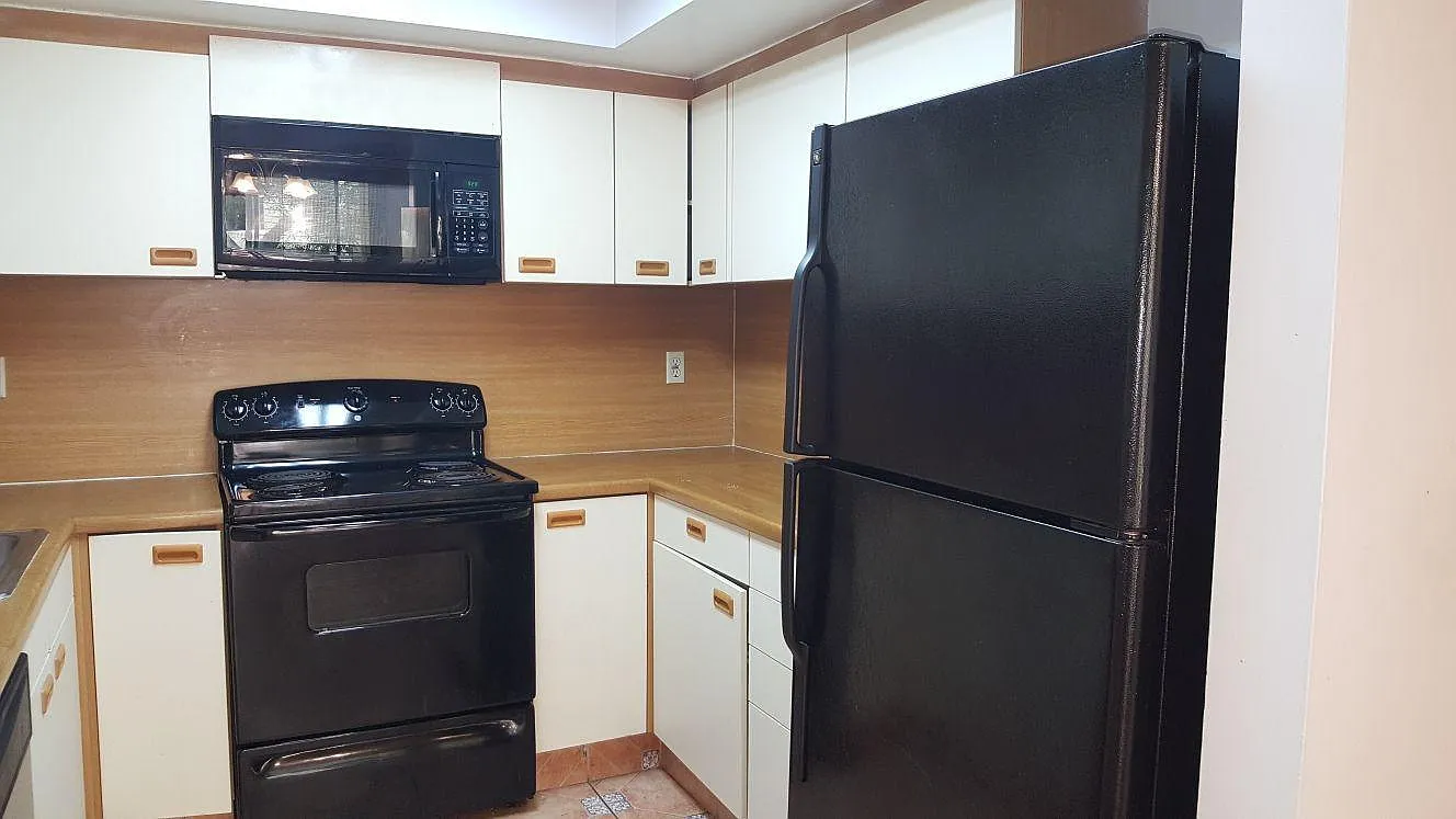 2 bed, 1040 sqft, $2,100 — Photo 2