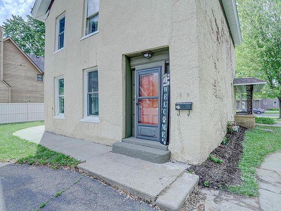 4th image of 409 Shakopee Ave E