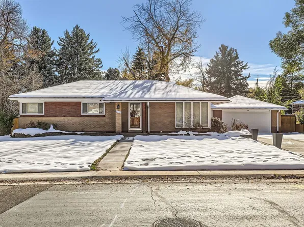 8710 W Dover Cir, Lakewood, CO 80226