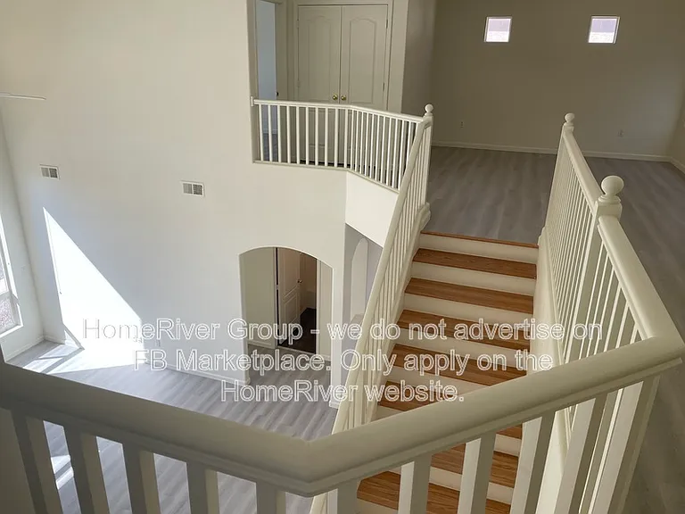 1100 Diamondback Dr NE — Photo 5