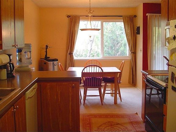 Kitchen & Dining Area