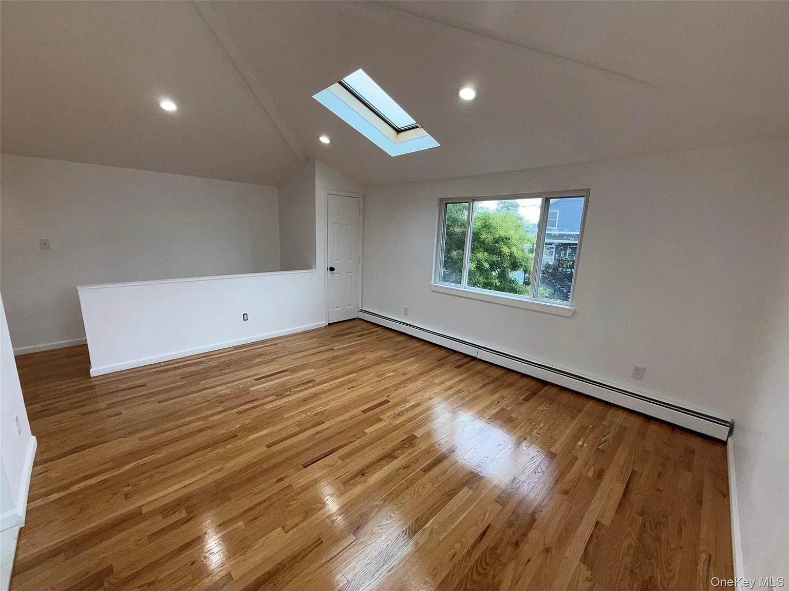 2 bed, 1.0 bath, 2160 sqft, $2,997 — Photo 4