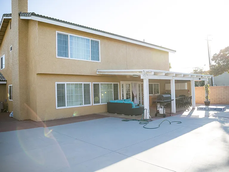 2045 W Sycamore Ave — Photo 35