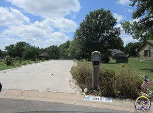 3317 SW Abbey Dr, Topeka, KS 66614