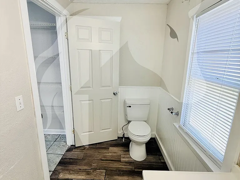 113 W Wabash Ave — Photo 17