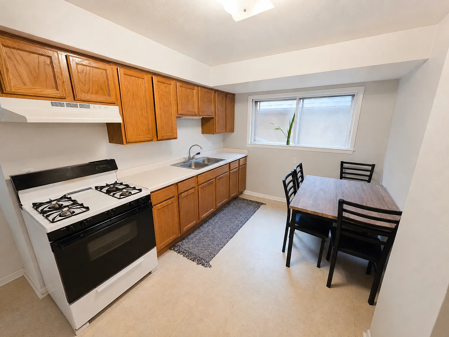 1 bed, 750 sqft, $995 — Photo 1