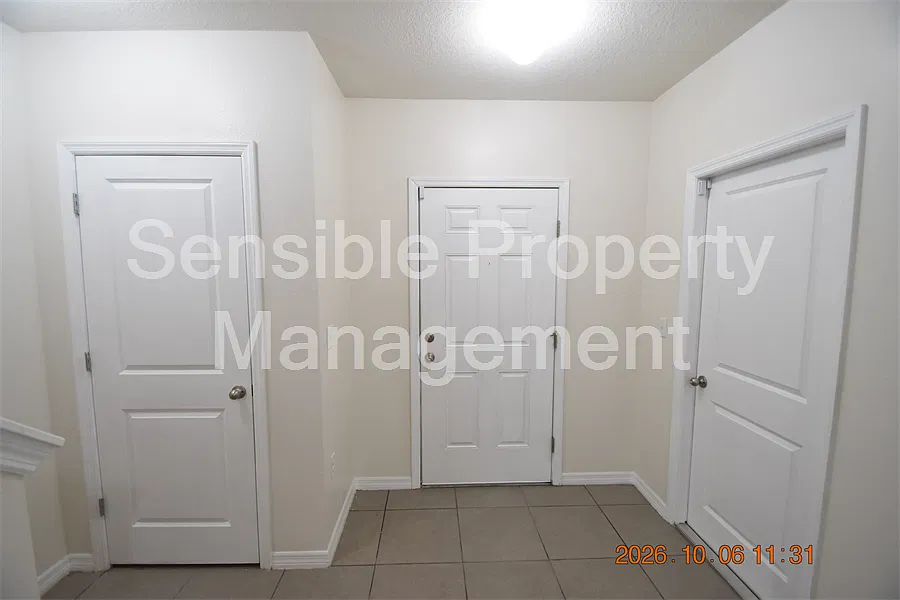 3 bed, 2.5 bath, 1478 sqft, $1,790 — Photo 2