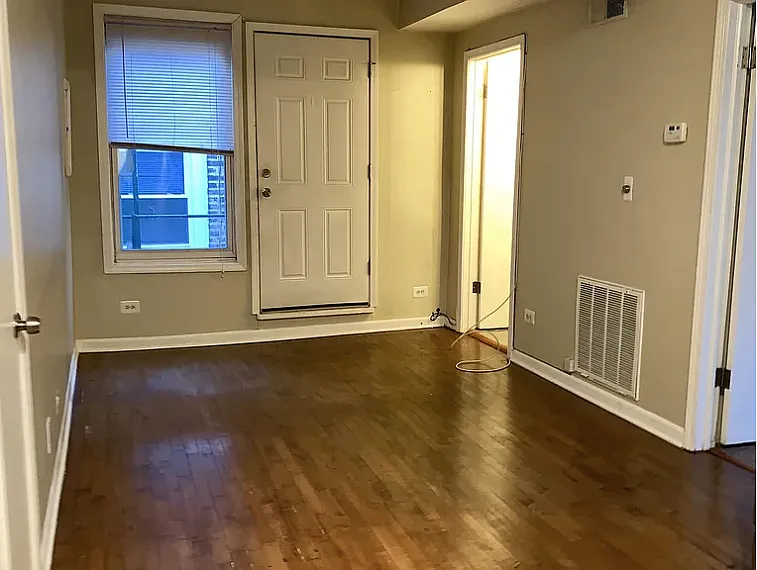 Building Photo - 3240 N Clark St #2M