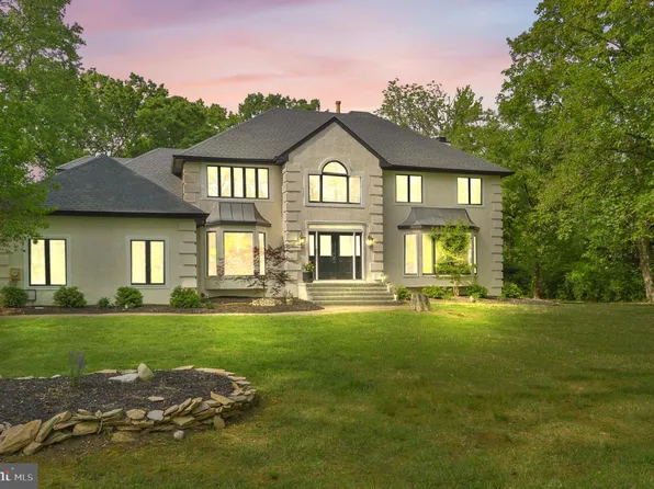 1037 Riverton Rd, Moorestown, NJ 08057