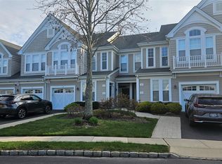8 Symphony Dr, Lake Grove, NY 11755