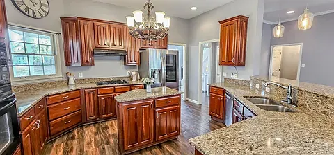 5 bed, 3.5 bath, 3900 sqft, $3,500 — Photo 3