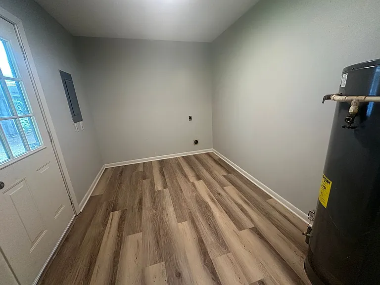 443 Janet Ln — Photo 7