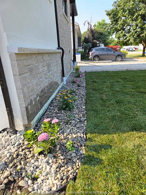 4 bed, $2,250 — Photo 2