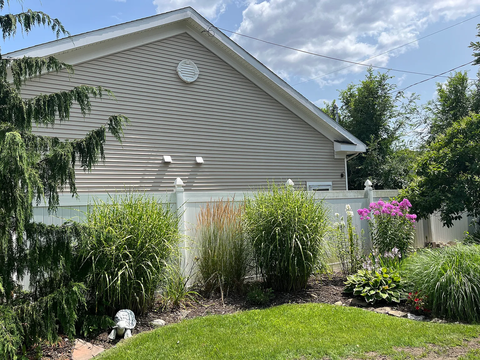 1041 Community Rd — Photo 3