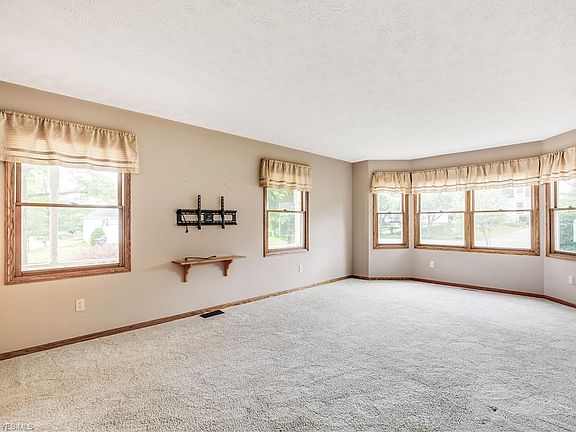 3rd image of 2381 Plymouth Ln