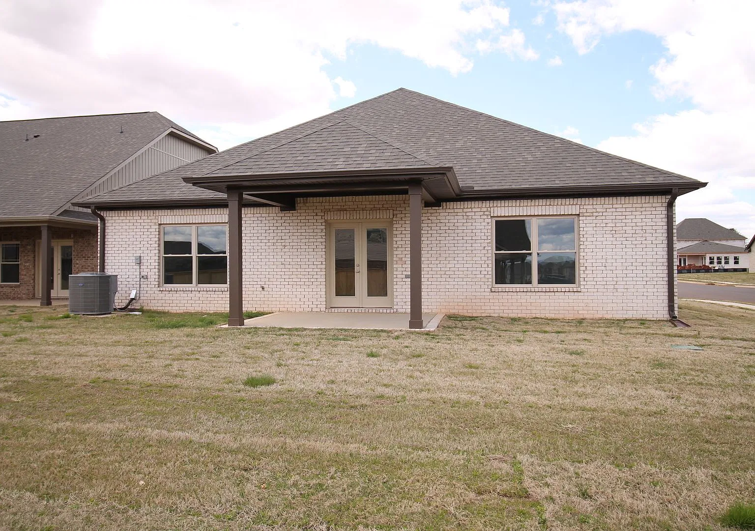 Welcome to this charming 3-bedroom, 2-bathroom home in the excellent location of Meridianville, AL. — Photo 4