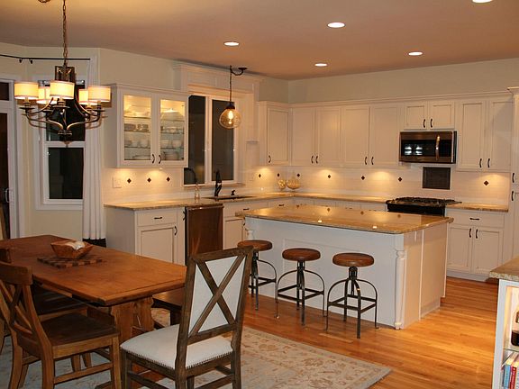 Large gourmet kitchen- all appliances built in