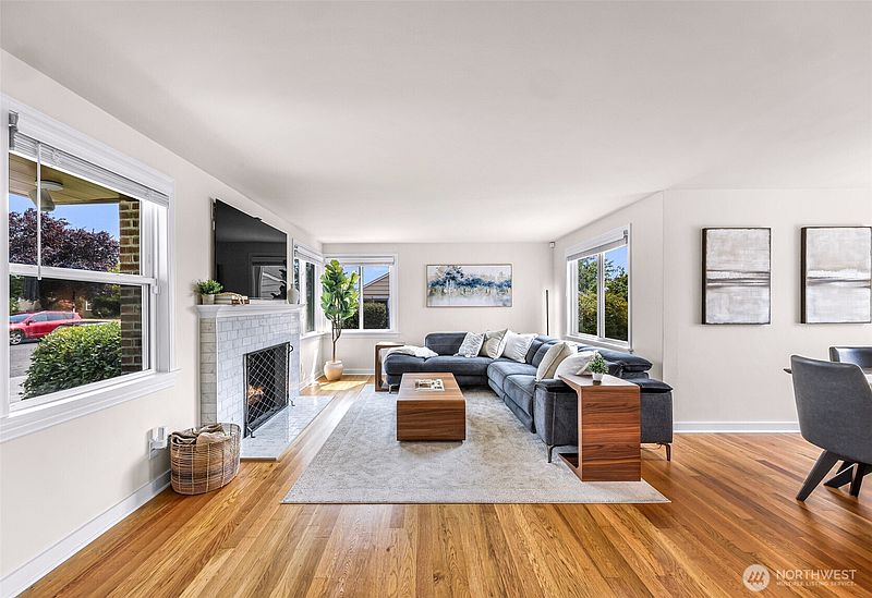 5th image of 5717 59th Avenue NE