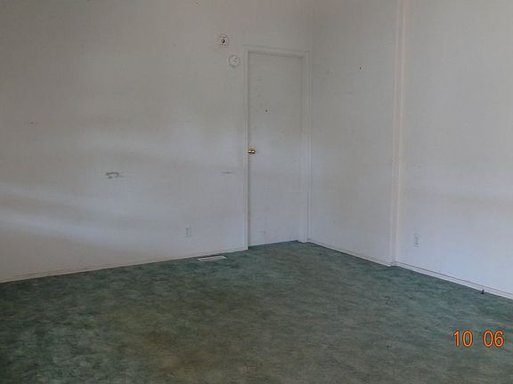 5th image of 299 Oak St