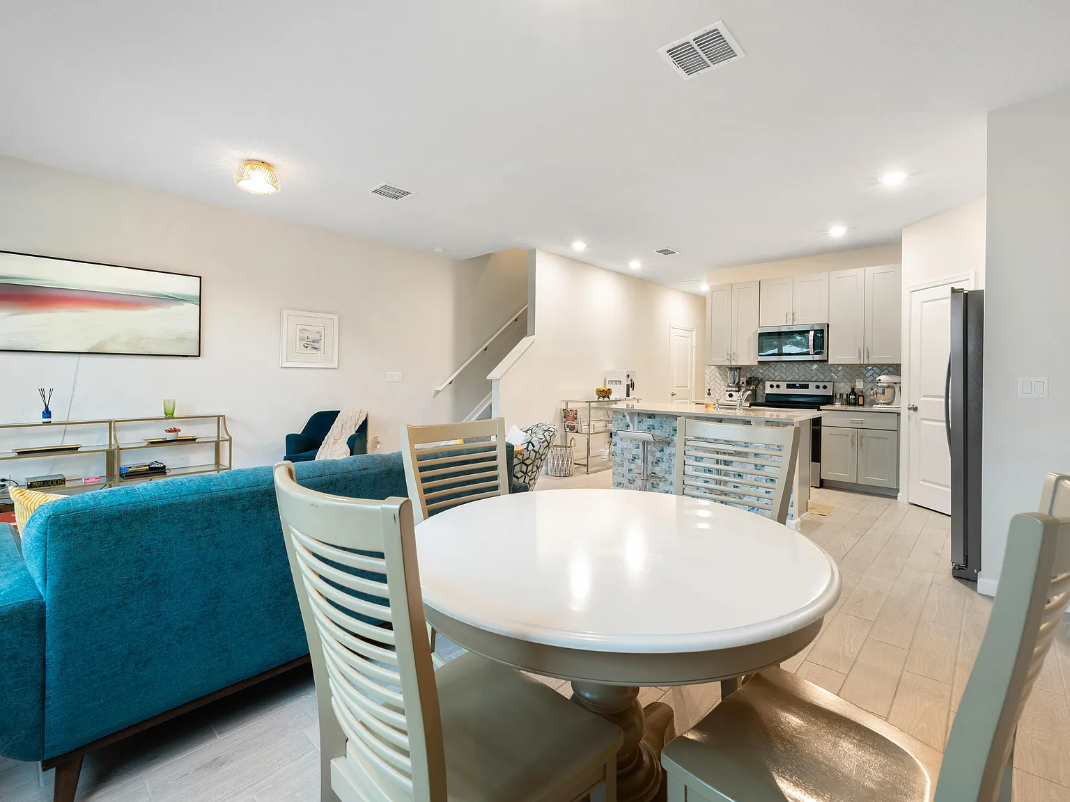 3 bed, 2.5 bath, 1475 sqft, $3,250 — Photo 3