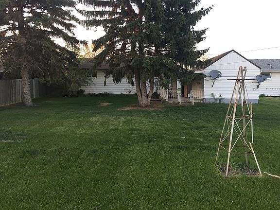 2nd image of 209 13th St W