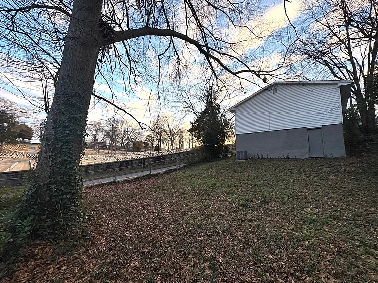 50 Height St — Photo 13