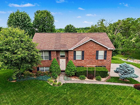 2nd image of 32 Ridge View Cir