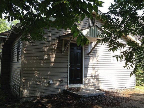 3rd image of 1104 N Orchard Knob Ave