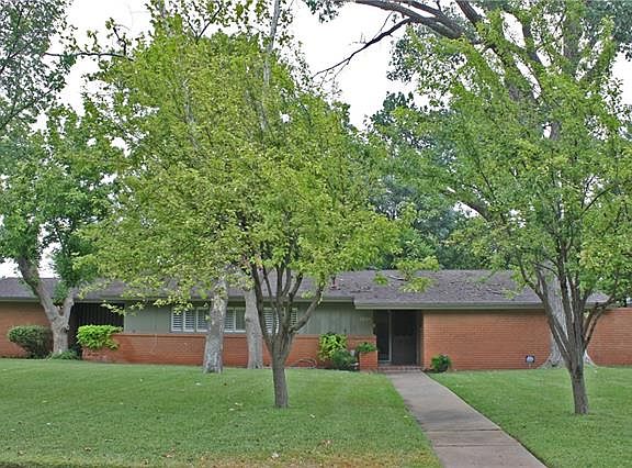 2nd image of 1501 Sylvan Dr