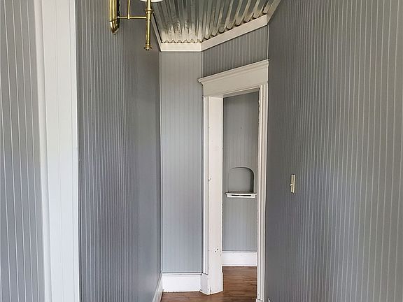 5th image of 555 W Main St