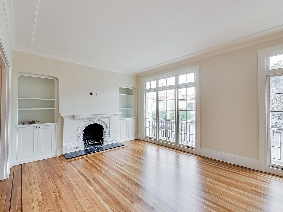 1st image of 2363 Bay St