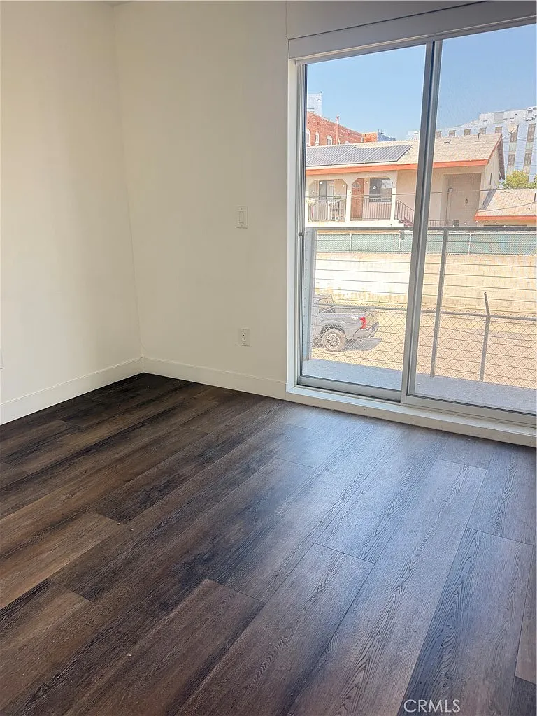 3 bed, 3.5 bath, 1382 sqft, $4,000 — Photo 3