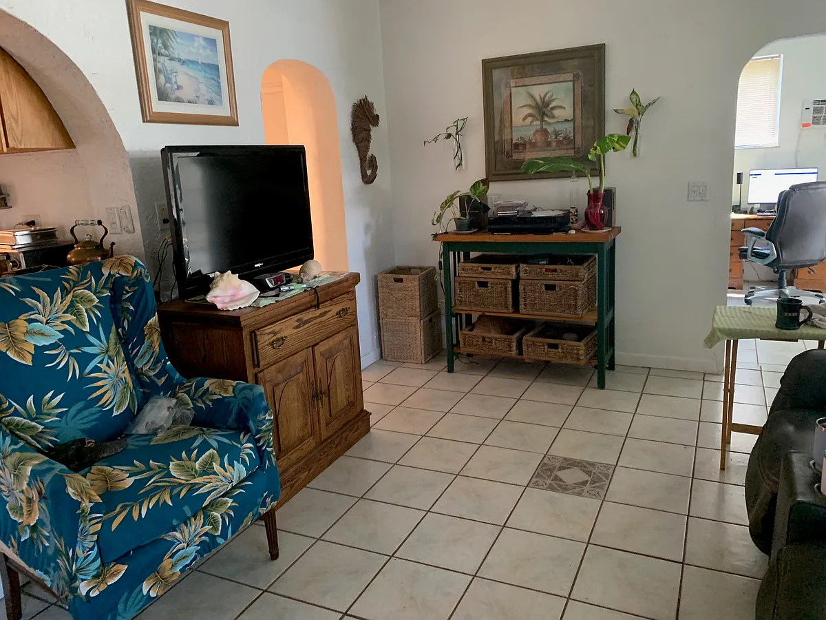 Living Room - Dove Lake Dr