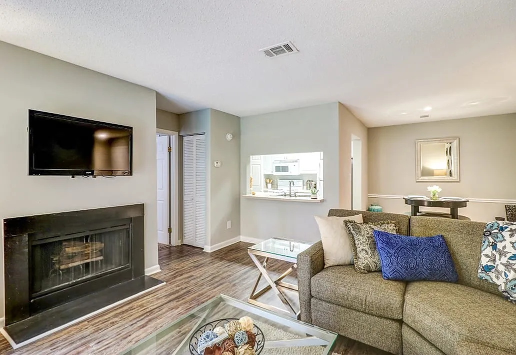 Woodhill Apartments — Photo 1