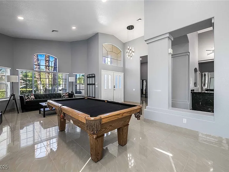 1400 Castle Crest Dr — Photo 6