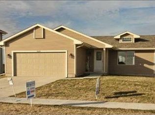 6634 SE Sunsplash Dr, Pleasant Hill, IA 50327