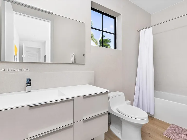 895 NE 76th St — Photo 27