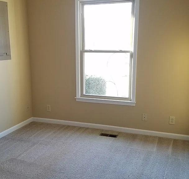 357 Erie Dr — Photo 7
