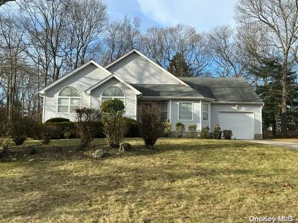 8 Rainbow, Middle Island, NY 11953