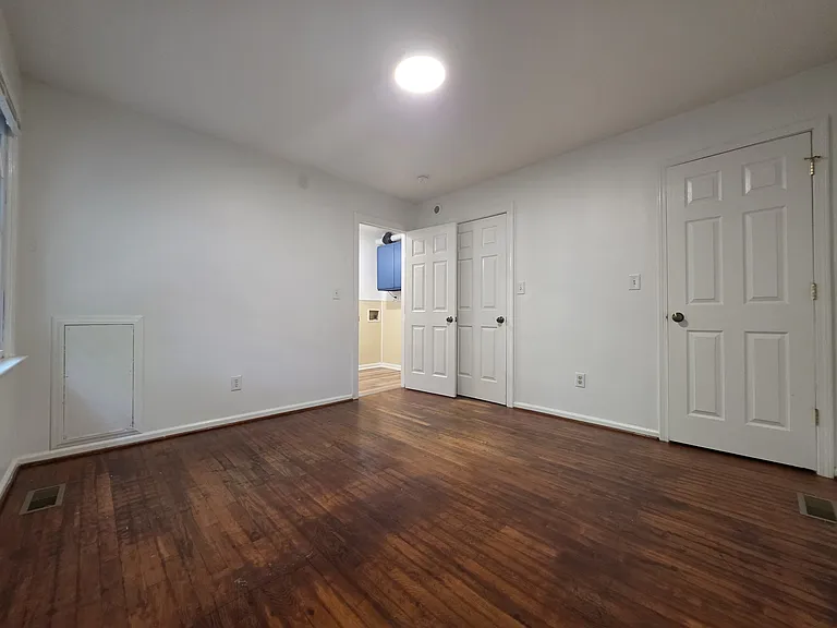 109 N State St — Photo 11