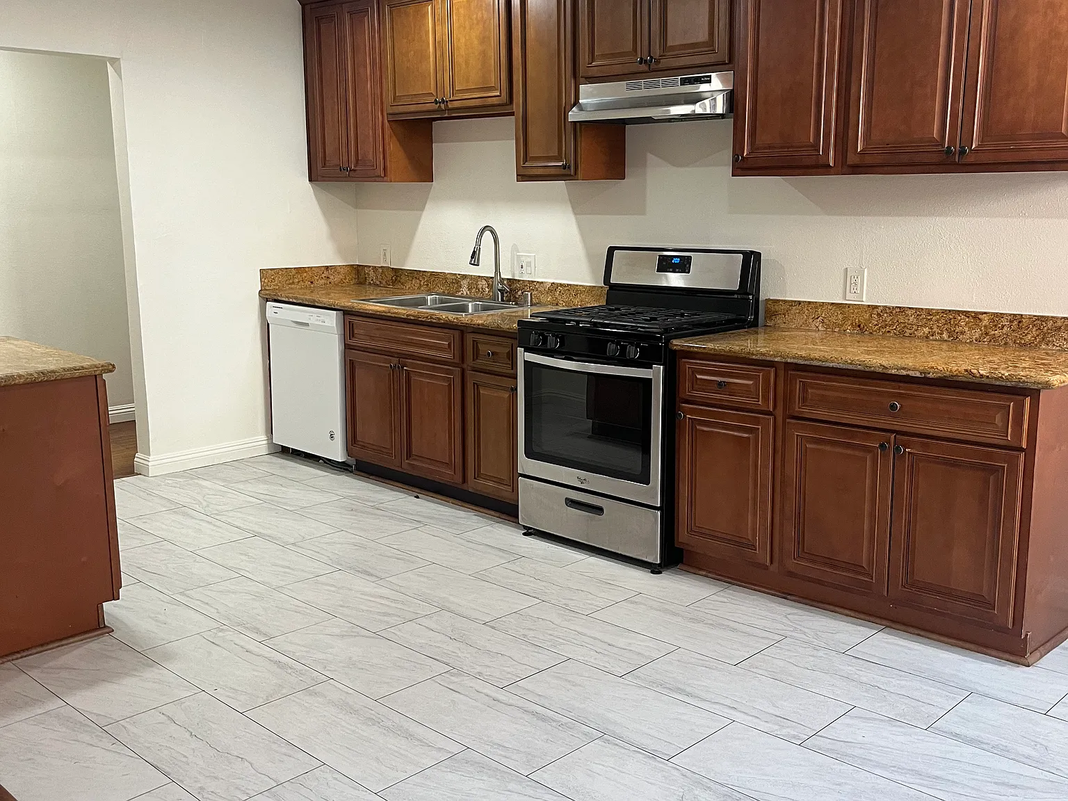 3 bed, 1500 sqft, $3,530 — Photo 1