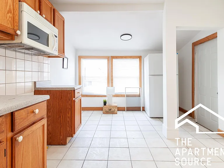 1634 N Whipple St #2E — Photo 4