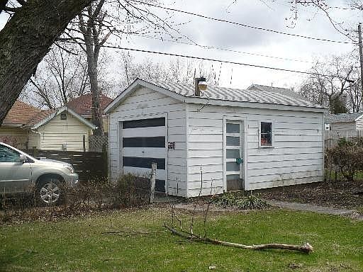 3rd image of 300 Park Dr