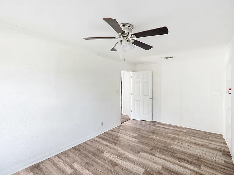 1130 W Day St — Photo 9