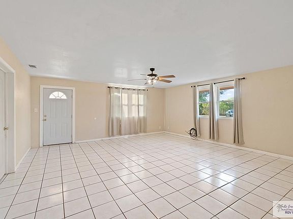 3rd image of 22484 N Olmito Rd